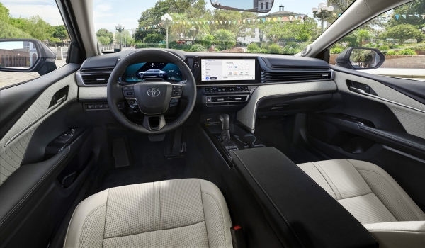 Представлена новая Toyota Camry: теперь без V6 Представлена новая Toyota Camry: теперь без V6