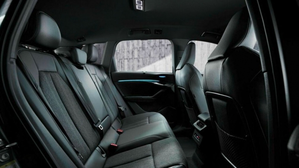 Audi рассекретила салон нового кроссовера Q6 e-tron