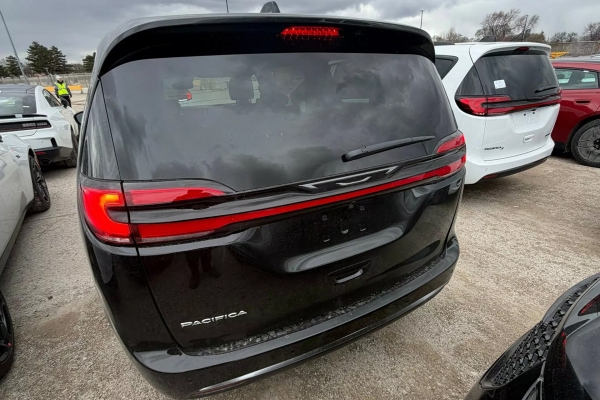 Обновленный минивэн Chrysler Pacifica: салон и цены Обновленный минивэн Chrysler Pacifica: салон и цены