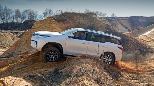Прыгаем из бензинового рамника Toyota Fortuner в дизельный Прыгаем из бензинового рамника Toyota Fortuner в дизельный