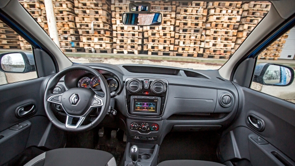 Загружаем трудоголиков Renault Dokker и Lada Largus Загружаем трудоголиков Renault Dokker и Lada Largus