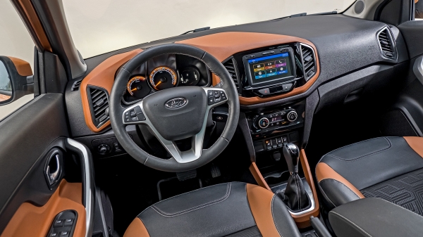 Сводим псевдокроссоверы Lada Xray Cross и Brilliance V3 Сводим псевдокроссоверы Lada Xray Cross и Brilliance V3