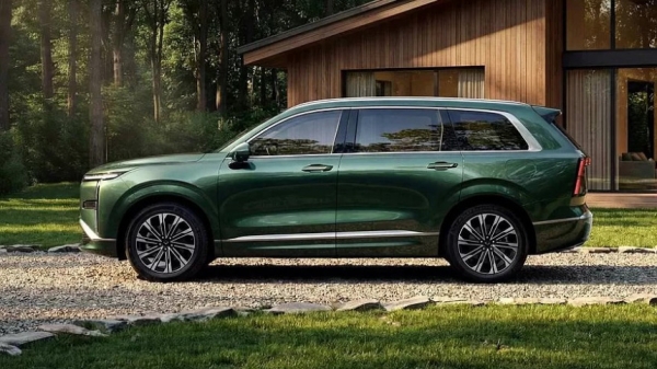 В Китае дебютировал большой и дешевый кроссовер Wuling Starlight L