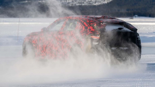 Новый кроссовер Alfa Romeo Stelvio уже проходит испытания