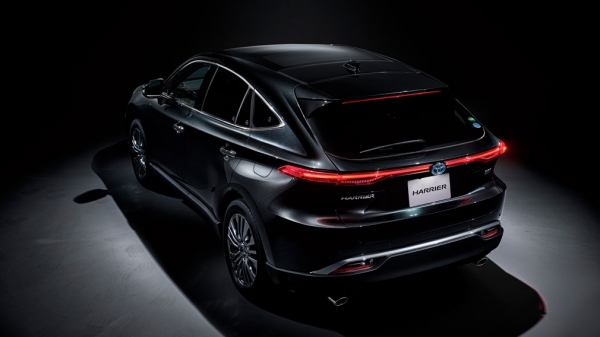 В России начали продавать кроссоверы Toyota Harrier 2023 года