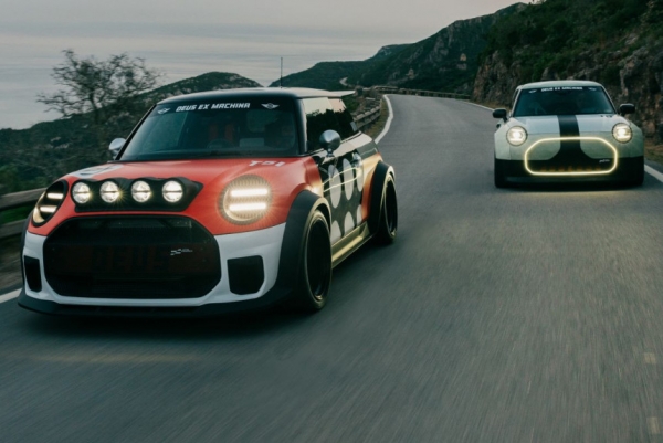 Подготовлены два стильных шоу-кара Mini John Cooper Works