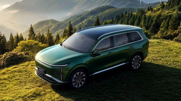 В Китае дебютировал большой и дешевый кроссовер Wuling Starlight L