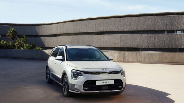 Компания KIA объявила комплектации и цены на кроссовер KIA Niro второго поколения