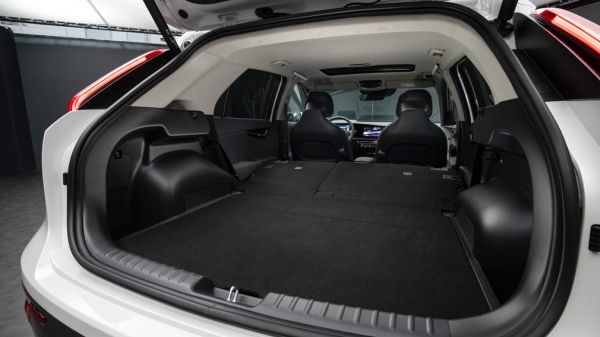 Компания KIA объявила комплектации и цены на кроссовер KIA Niro второго поколения