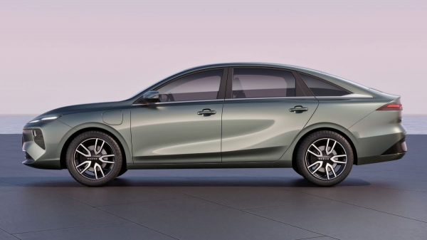 Электрический седан Roewe D6 приготовился к дебюту