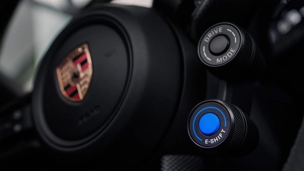 Модернизированный Porsche Taycan обрел восемь виртуальных «передач» Модернизированный Porsche Taycan обрел восемь виртуальных «передач»