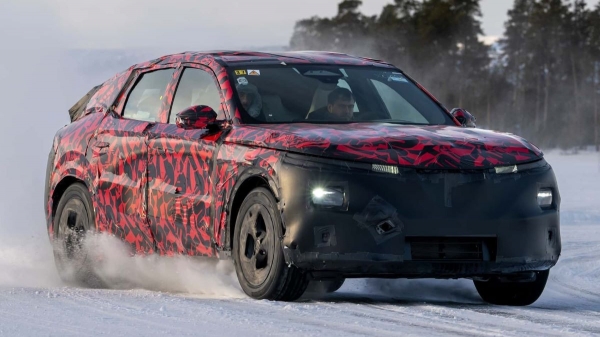 Новый кроссовер Alfa Romeo Stelvio уже проходит испытания