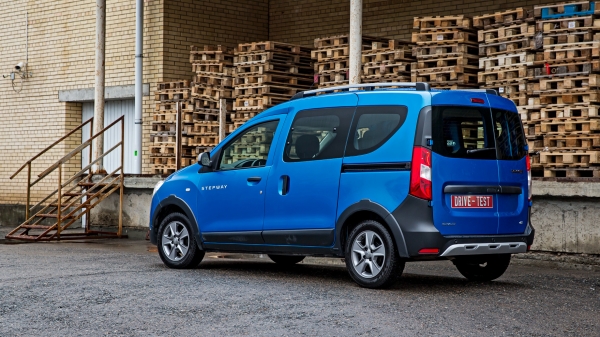 Загружаем трудоголиков Renault Dokker и Lada Largus Загружаем трудоголиков Renault Dokker и Lada Largus