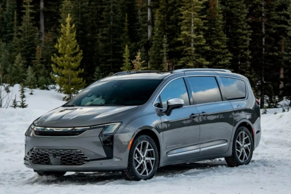 Обновленный минивэн Chrysler Pacifica: салон и цены Обновленный минивэн Chrysler Pacifica: салон и цены