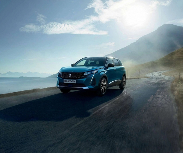 Автодилеры РФ продают новые кроссоверы Peugeot по низким ценам