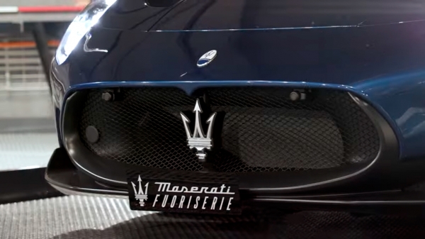 Компания Maserati модернизировала MC20 в честь гоночного суперкара MC12