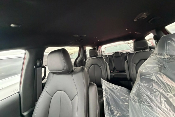 Обновленный минивэн Chrysler Pacifica: салон и цены Обновленный минивэн Chrysler Pacifica: салон и цены