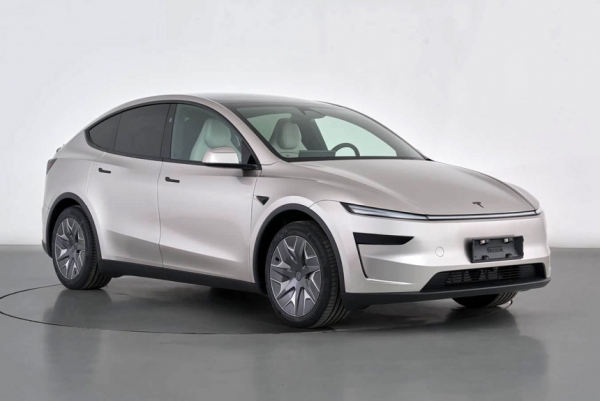 Сертифицирована удлиненная Tesla Model Y L с шестиместным салоном Сертифицирована удлиненная Tesla Model Y L с шестиместным салоном