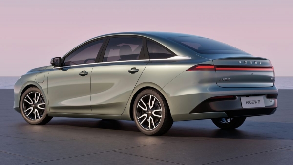 Электрический седан Roewe D6 приготовился к дебюту