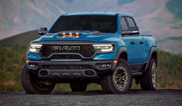 Дайджест дня: Jaecoo J7 для России, пятимиллионный Wrangler и другие события индустрии