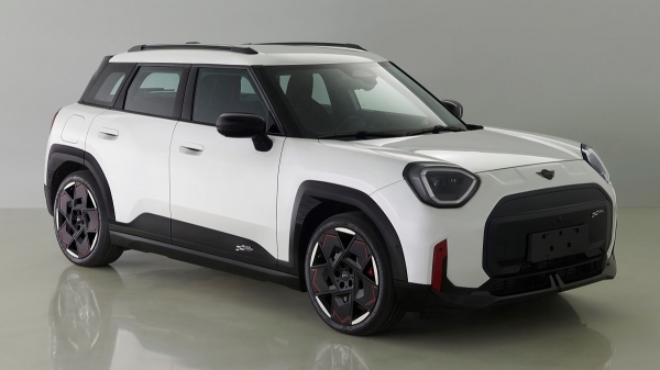 Драйверские JCW-версии электромобилей Mini Cooper и Aceman засвечены в Китае