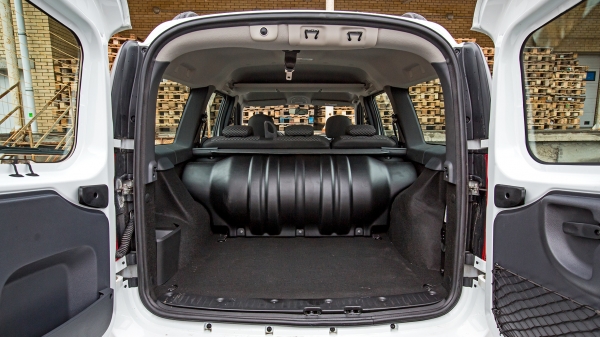 Загружаем трудоголиков Renault Dokker и Lada Largus Загружаем трудоголиков Renault Dokker и Lada Largus