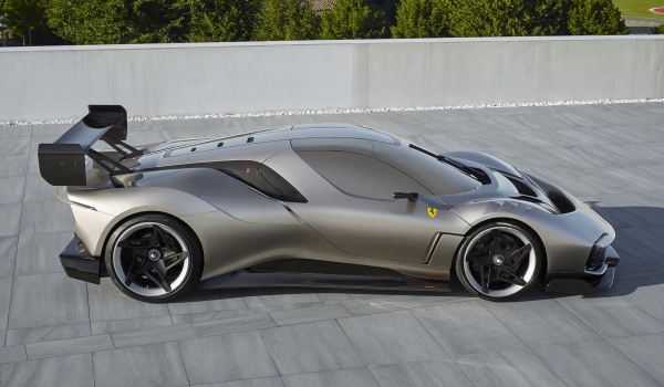 Представлен уникальный суперкар Ferrari KC23 Представлен уникальный суперкар Ferrari KC23