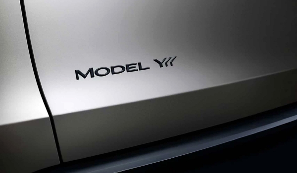 Сертифицирована удлиненная Tesla Model Y L с шестиместным салоном Сертифицирована удлиненная Tesla Model Y L с шестиместным салоном