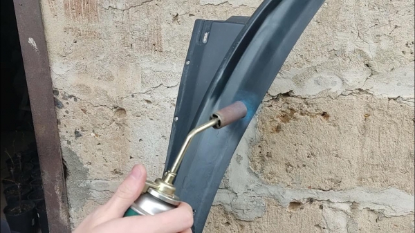 Дьявол в мелочах: зачем перекупы перед продажей обжигают машину горелкой Дьявол в мелочах: зачем перекупы перед продажей обжигают машину горелкой