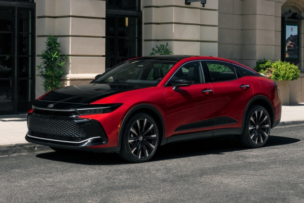 Новая Toyota Crown стала глобальной моделью Новая Toyota Crown стала глобальной моделью