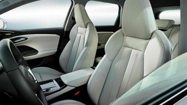 Audi рассекретила салон нового кроссовера Q6 e-tron