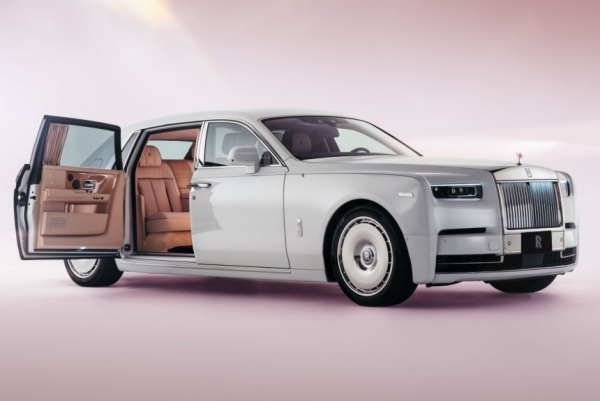 Rolls-Royce Phantom Cherry Blossom расцвел японской сакурой