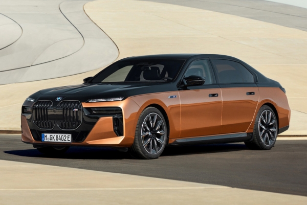 У седана BMW i7 появилась самая мощная версия с приставкой M У седана BMW i7 появилась самая мощная версия с приставкой M