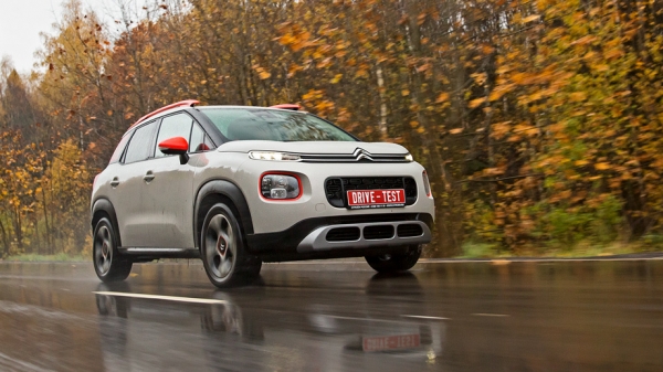 Мокнем в поле с кроссоверами Kia Soul и Citroen C3 Aircross Мокнем в поле с кроссоверами Kia Soul и Citroen C3 Aircross