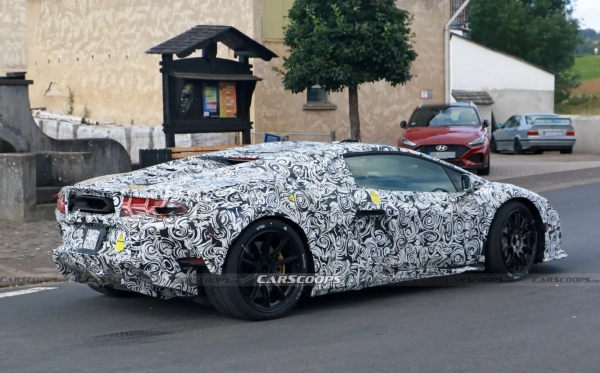 Гибридный преемник Lamborghini Huracan впервые предстал на шпионских фото 