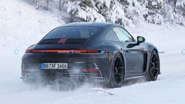 Компания Porsche тестирует прототип Porsche 911 ST Heritage на Нюрбургринге Компания Porsche тестирует прототип Porsche 911 ST Heritage на Нюрбургринге