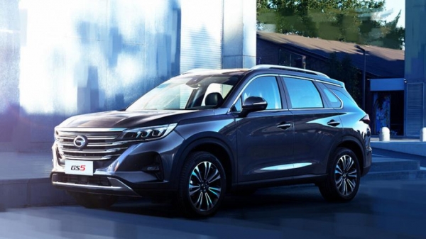 Кроссовер GAC GS5 ожидаемо подорожал в России сразу на 150 тысяч рублей Кроссовер GAC GS5 ожидаемо подорожал в России сразу на 150 тысяч рублей