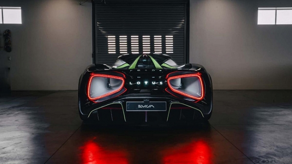 Словенская компания Tushek представила электрические гиперкары Aeon с 2500 л.с. и гибридные гиперкары с 1930 л.с.