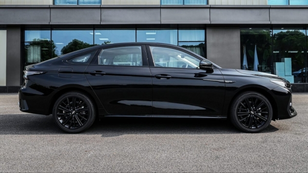 В России запустили продажи самого «черного» и дорогого Chery Arrizo 8